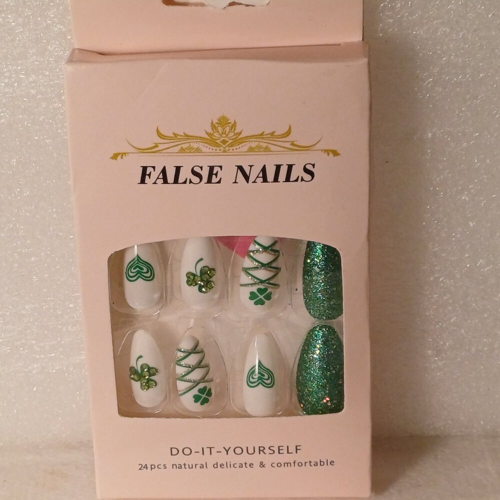 NWT Press On Nails Green Glitter St Patricks Day Fake False Nails St Patty Paddy